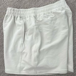 Never Worn Lululemon High Rise LA Side Panel